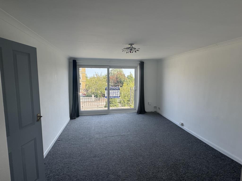 Lot: 168 - TWO-BEDROOM FLAT WITH GARAGE CLOSE TO THE SEAFRONT - Living room with view of balcony
